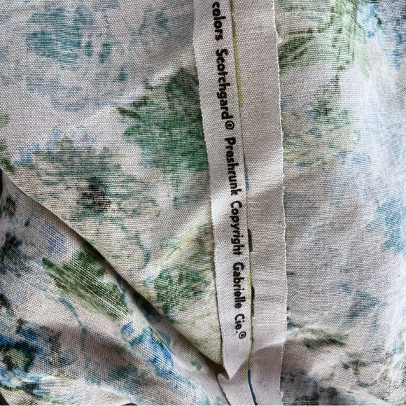 Handcrafted floral vintage circular tablecloth with 2 pillows - Picture 9 of 12